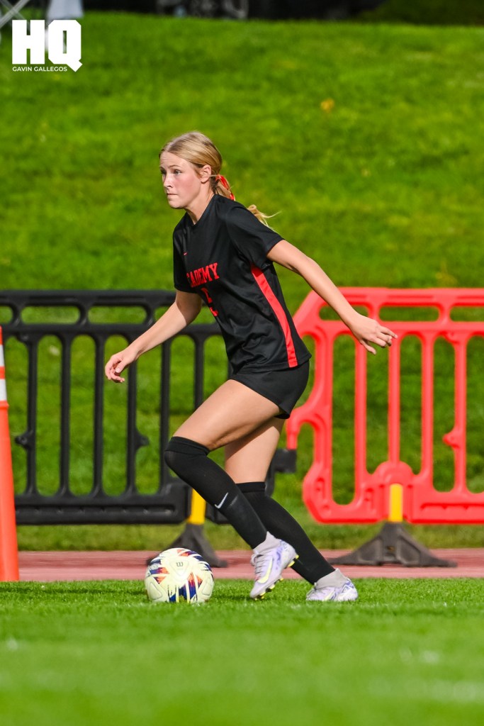 Albuquerque Academy’s Karis Gloyd (5) dribbles the ball upfield during a non-district match against St. Pius X at Richard Harper Memorial Field on the campus of Albuquerque Academy. Gavin Gallegos/HQ Sports