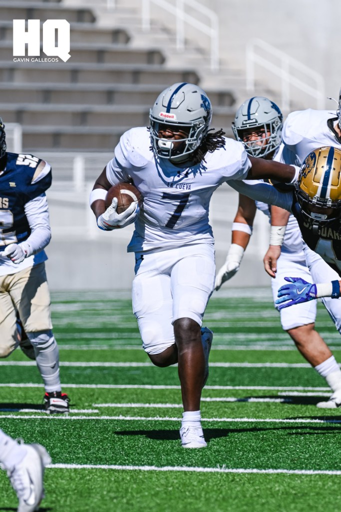 La Cueva’s Vaughn Saunders, (7) a junior running back moves to score a touchdown to increase the Bears’ lead over Atrisco Heritage Academy. Gavin Gallegos/HQ Sports